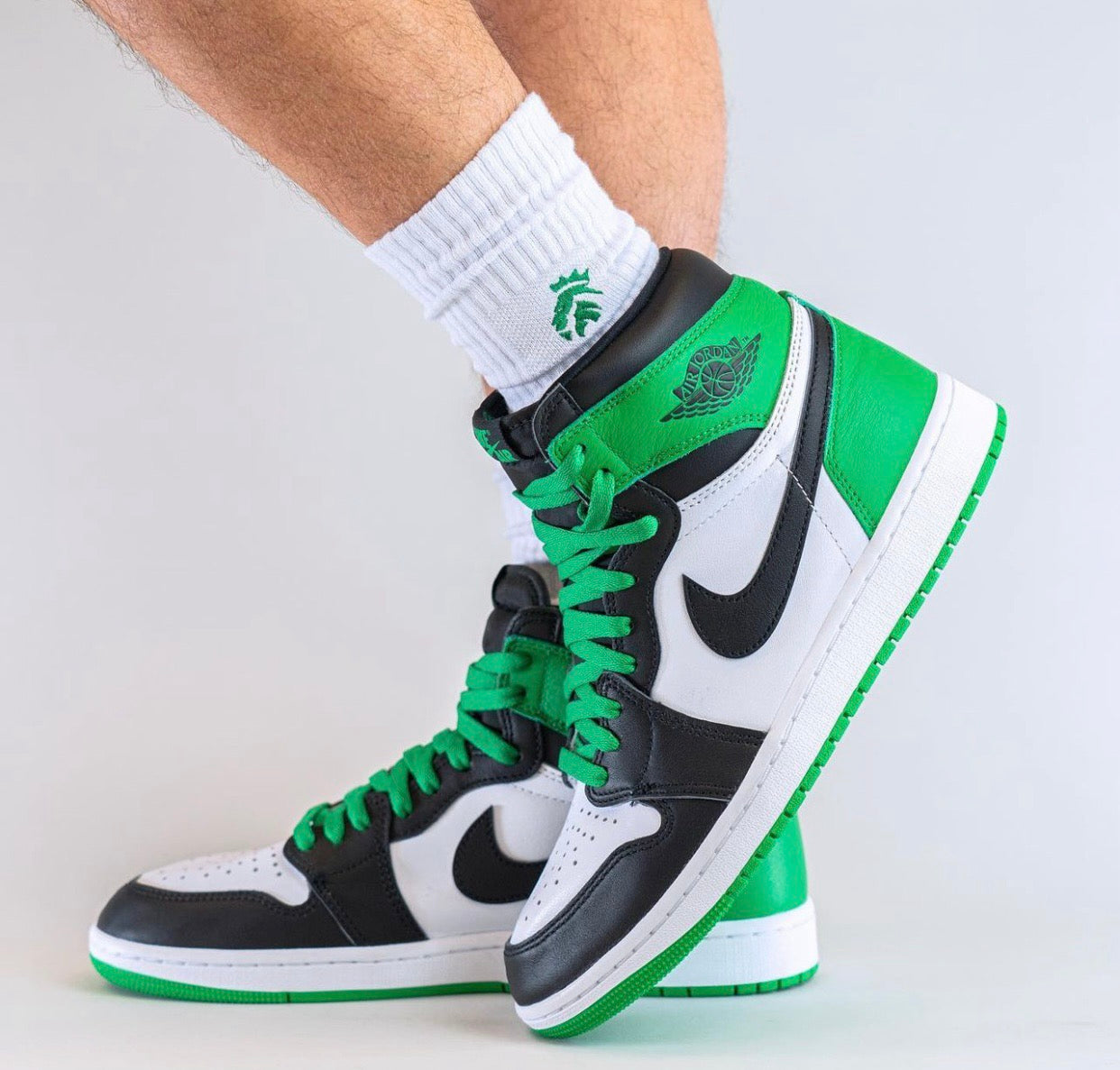 AIR JORDAN 1 RETRO HIGH OG BLACK/LUCKY GREEN-WHITE SIZE 10.5