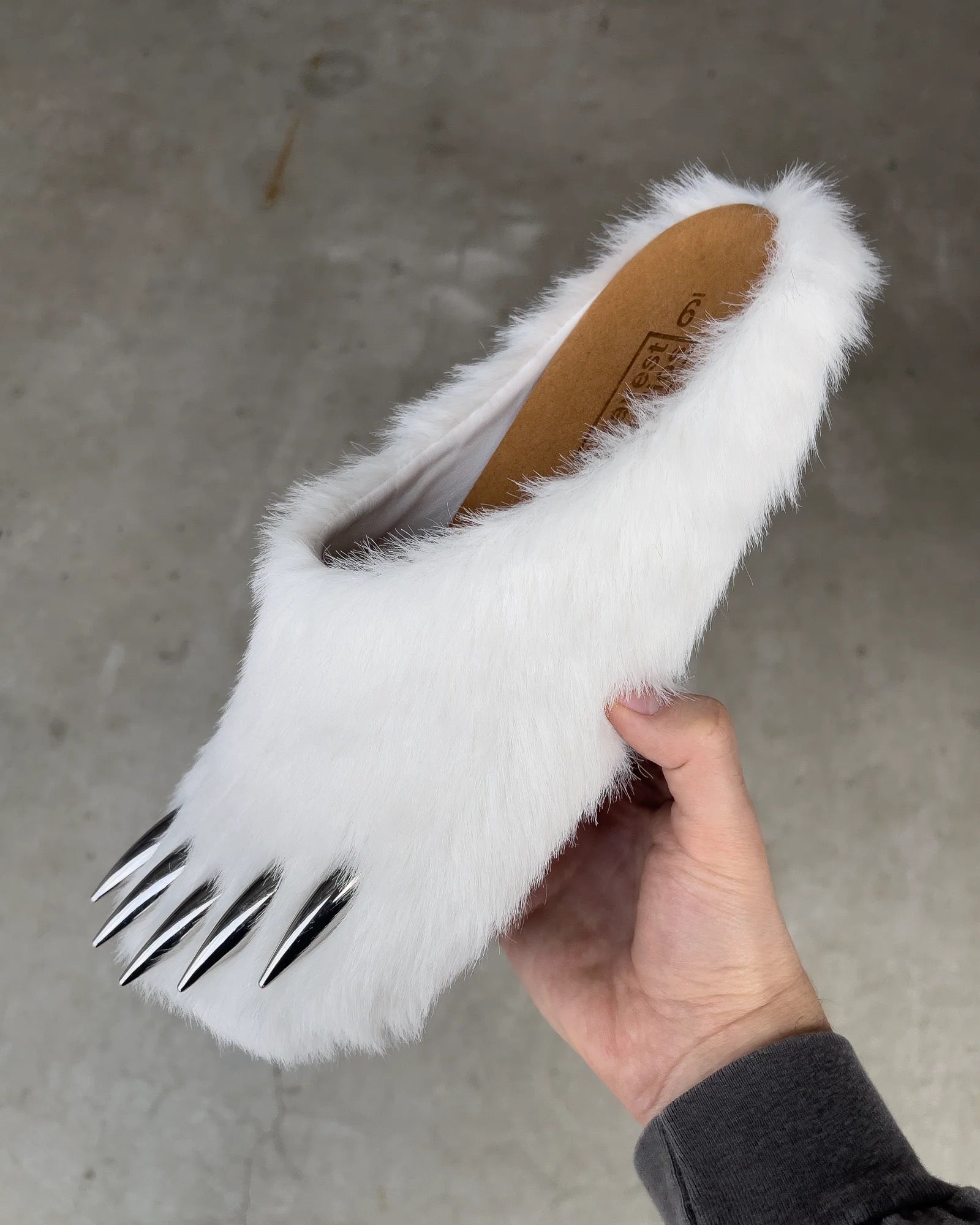 Bravest Studios "Bear Claw Mule" White