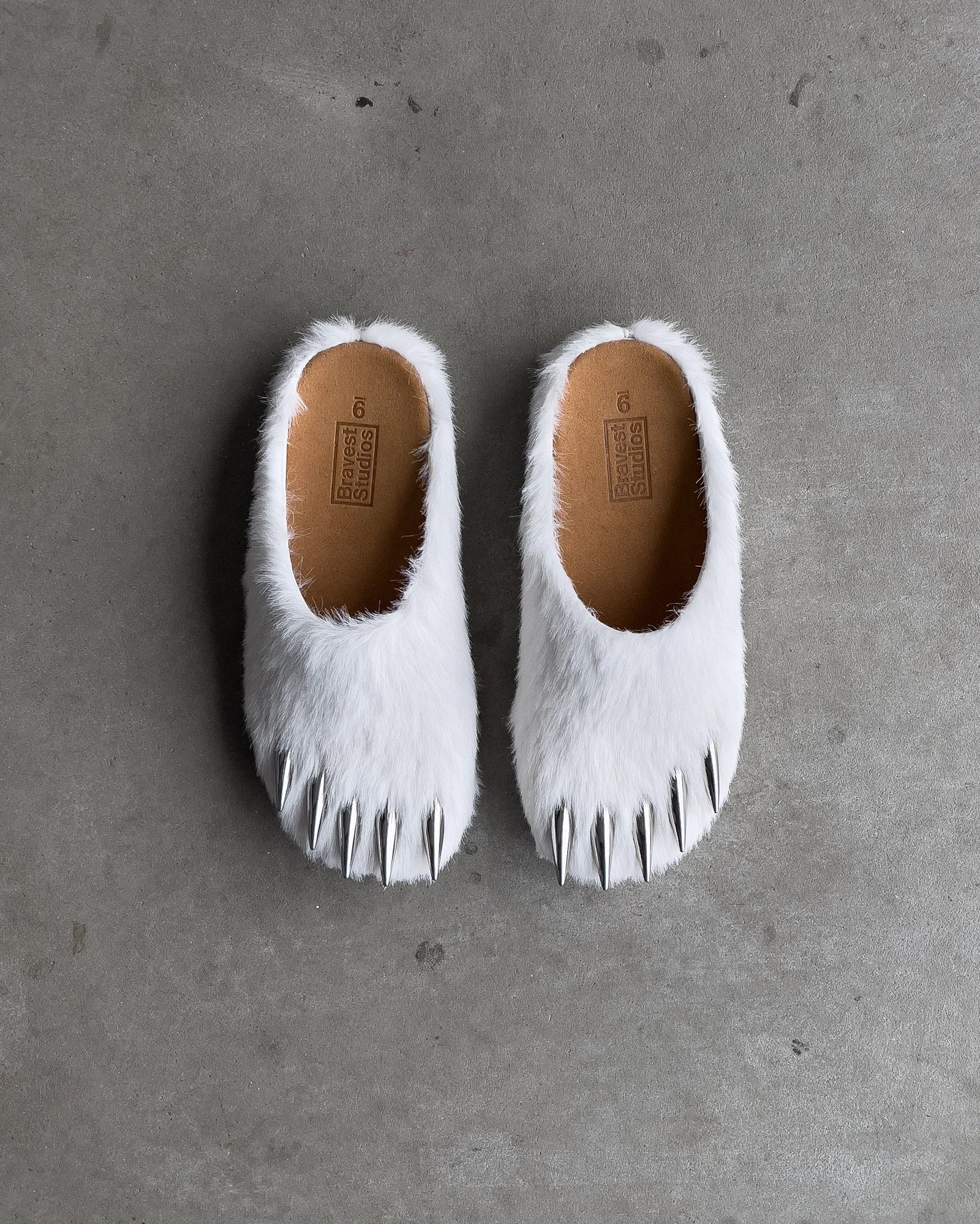 Bravest Studios "Bear Claw Mule" White