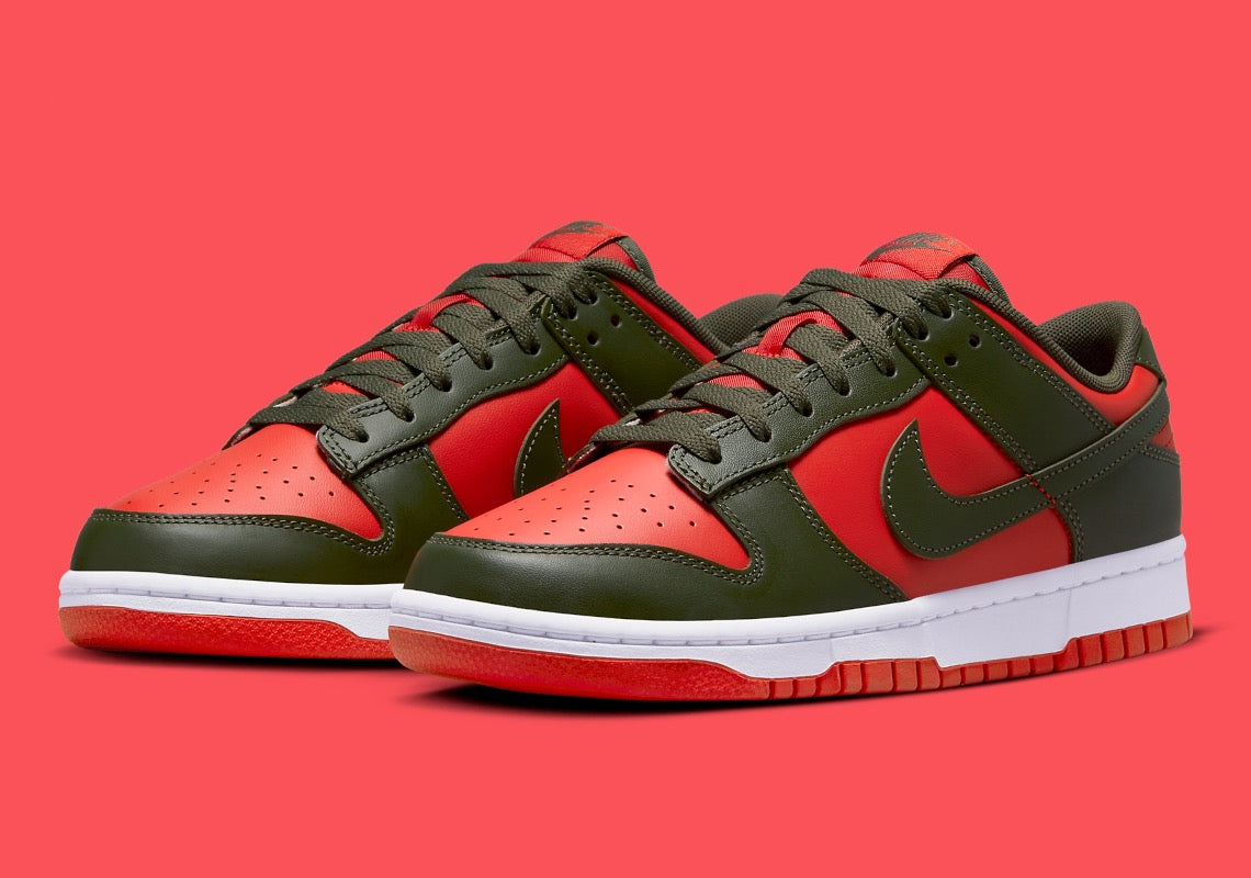 NIKE DUNK LOW RETRO BTTYS MYSTIC RED/CARGO KHAKI SIZE 10.5