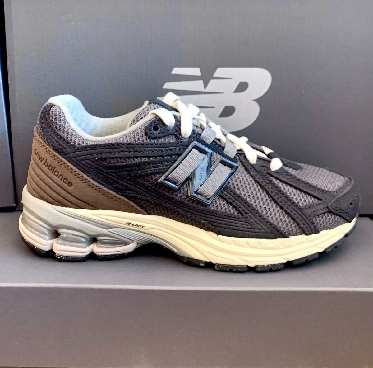 NEW BALANCE CLASSICS BLACK BROWN